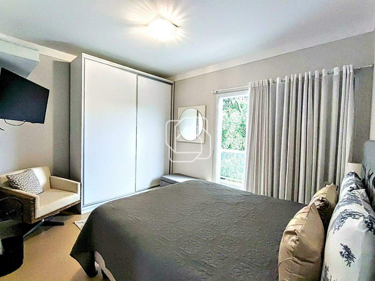 Casa de Condomínio à venda em Itu - SP - Parque do Varvito: Suíte com varanda no piso superior