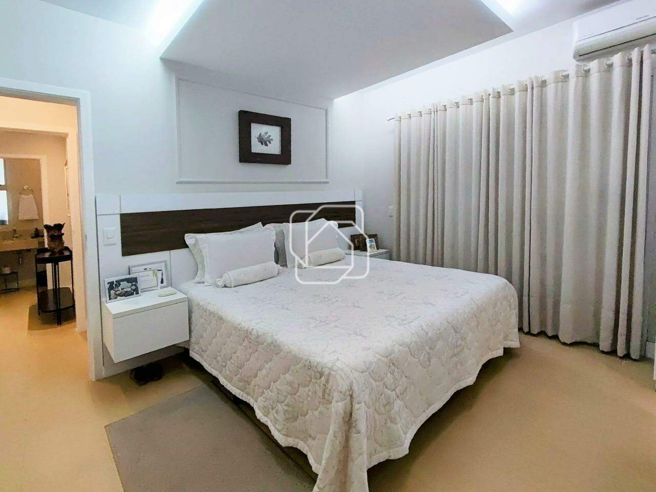 Casa de Condomínio à venda em Itu - SP - Parque do Varvito: Suíte master com closet
