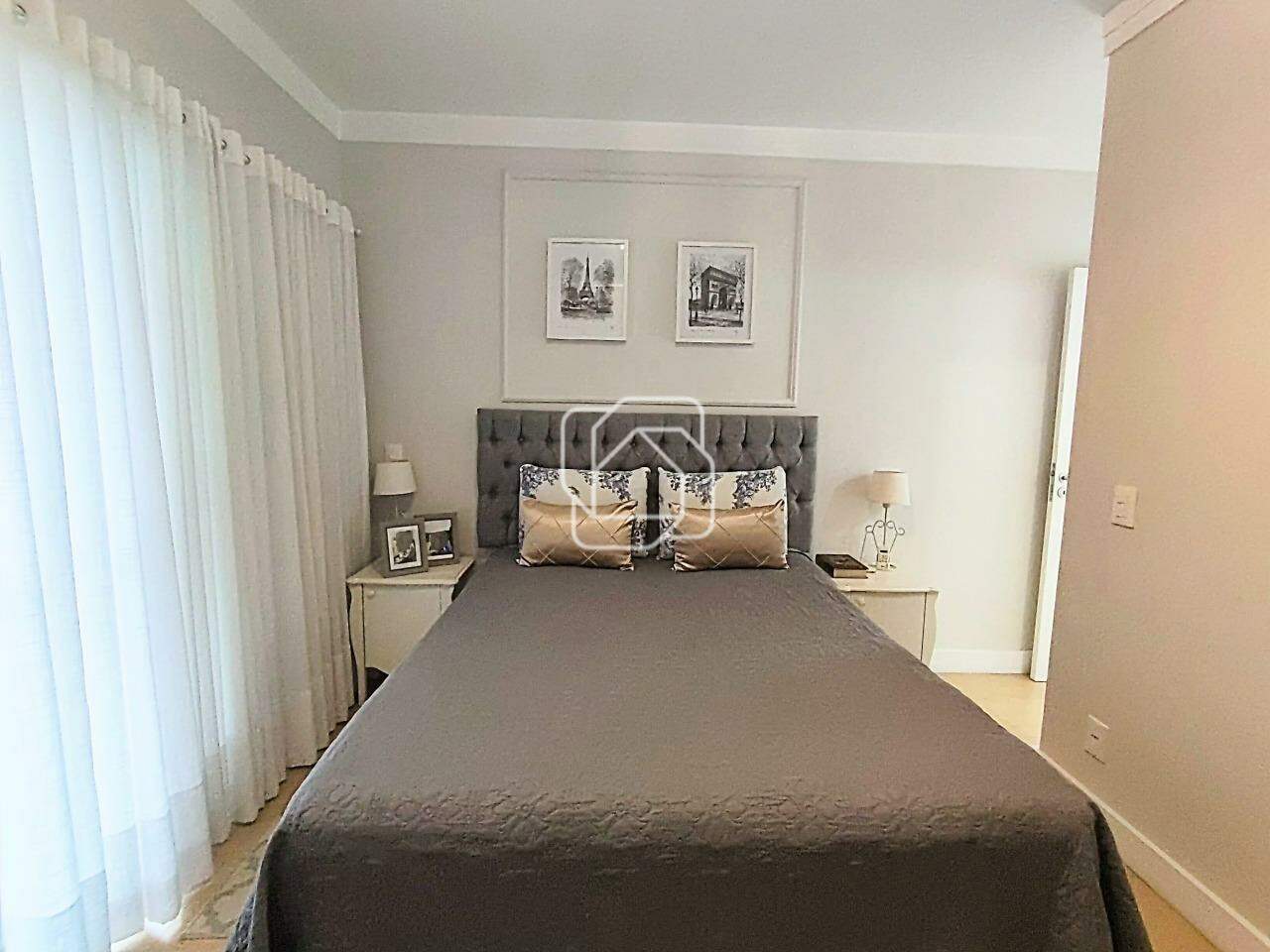 Casa de Condomínio à venda em Itu - SP - Parque do Varvito: Suíte piso superior com varanda