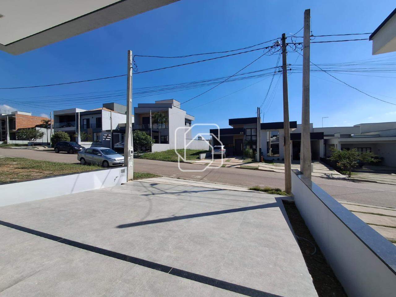 Casa de Condomínio para aluguel em Indaiatuba - SP - Jardim Toscana: Garagem