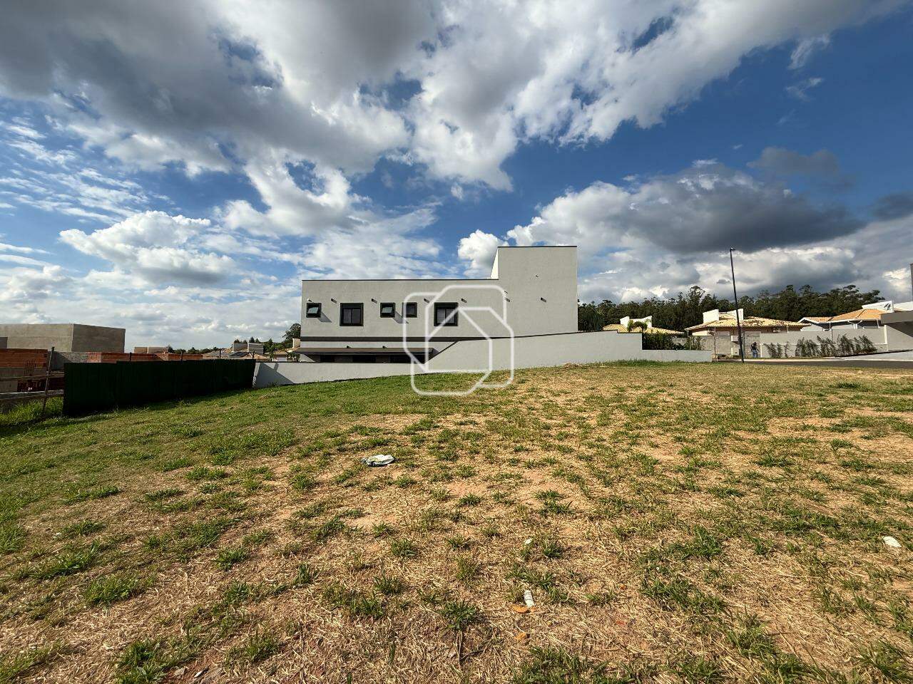 Terreno à venda em Indaiatuba - SP - Parque Villa dos Pinheiros: Visão geral do terreno