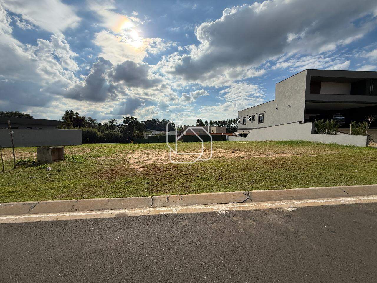Terreno à venda em Indaiatuba - SP - Parque Villa dos Pinheiros: Visão geral do terreno