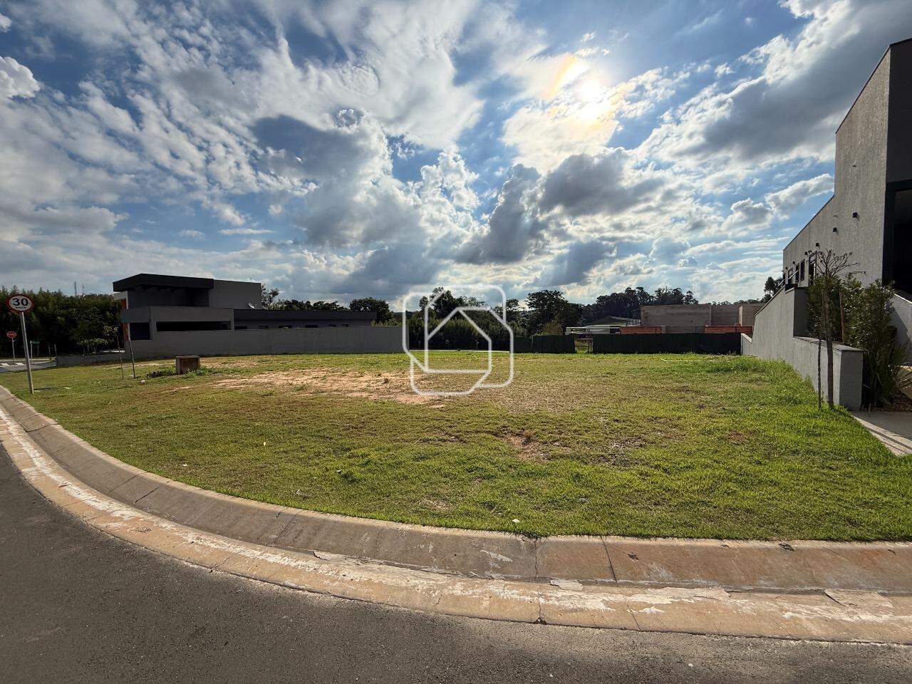 Terreno à venda em Indaiatuba - SP - Parque Villa dos Pinheiros: Visão geral do terreno