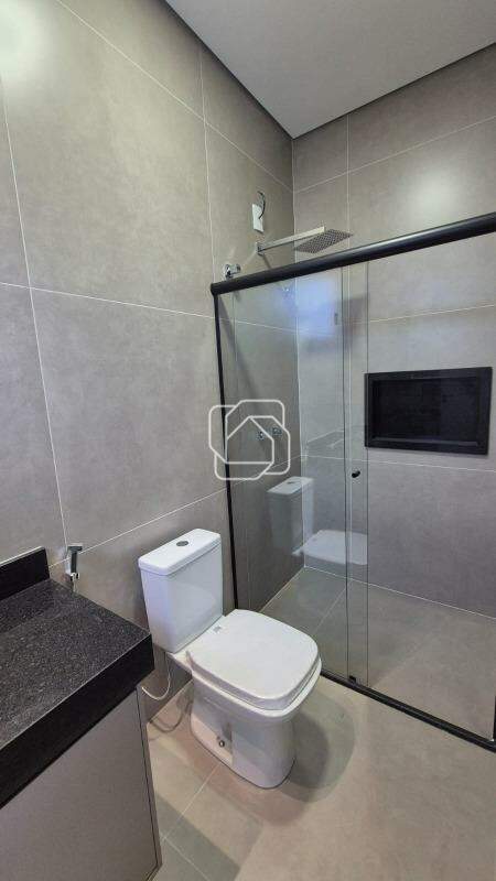 Casa de Condomínio à venda em Indaiatuba - SP - Jardim Laguna: Banheiro