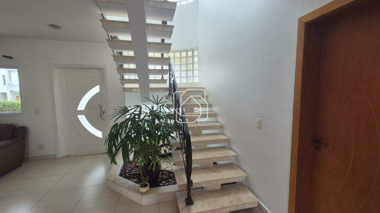 Casa de Condomínio à venda em Indaiatuba - SP - Residencial Beira da Mata: Acesso ao piso superior
