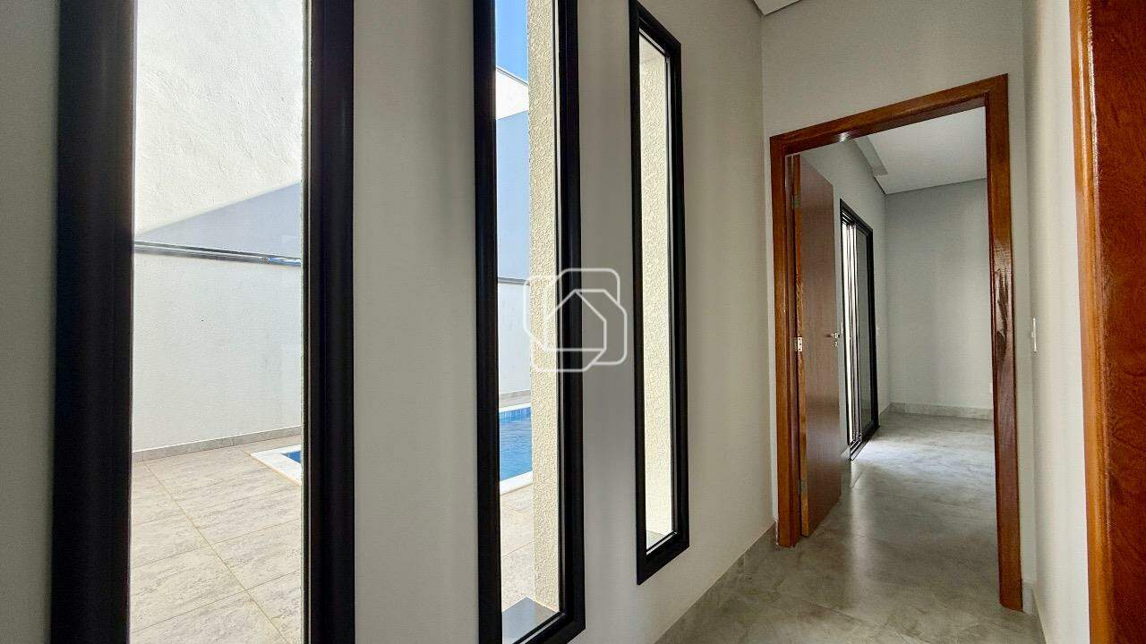 Casa de Condomínio à venda em Indaiatuba - SP - Jardim Laguna: Corredor