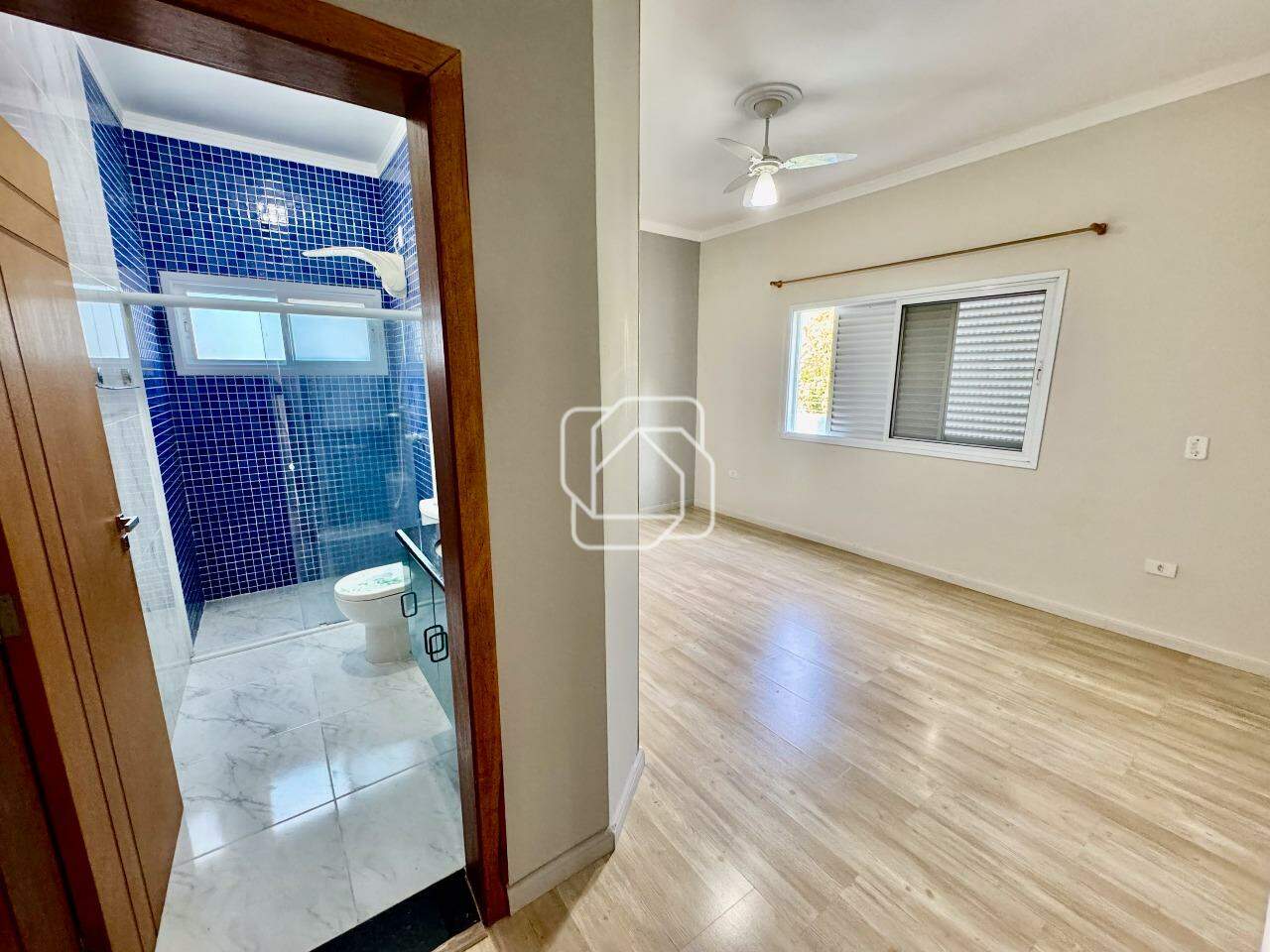 Casa de Condomínio à venda em Salto - SP - Mirante dos Ypês: Banheiro suíte