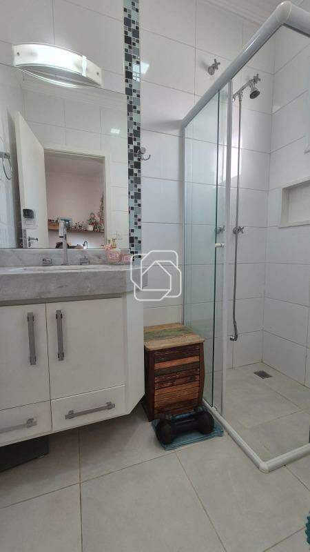 Casa de Condomínio à venda em Indaiatuba - SP - Jardim Residencial Terra Nobre: Banheiro