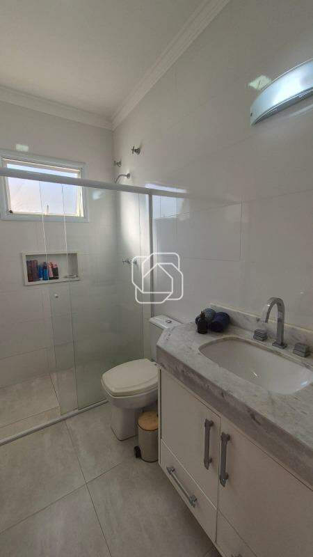 Casa de Condomínio à venda em Indaiatuba - SP - Jardim Residencial Terra Nobre: Banheiro