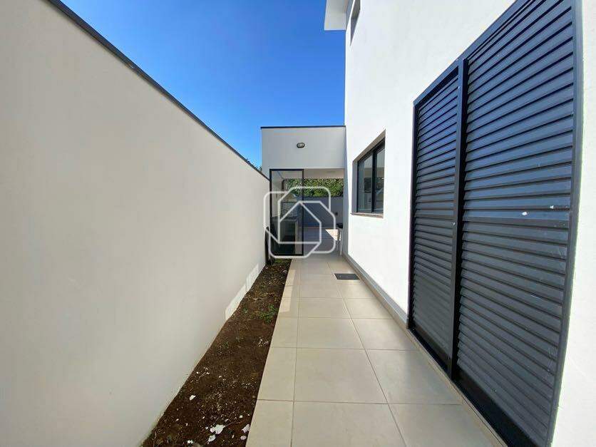 Casa de Condomínio para aluguel em Indaiatuba - SP - Jardins Di Roma: Corredor externo