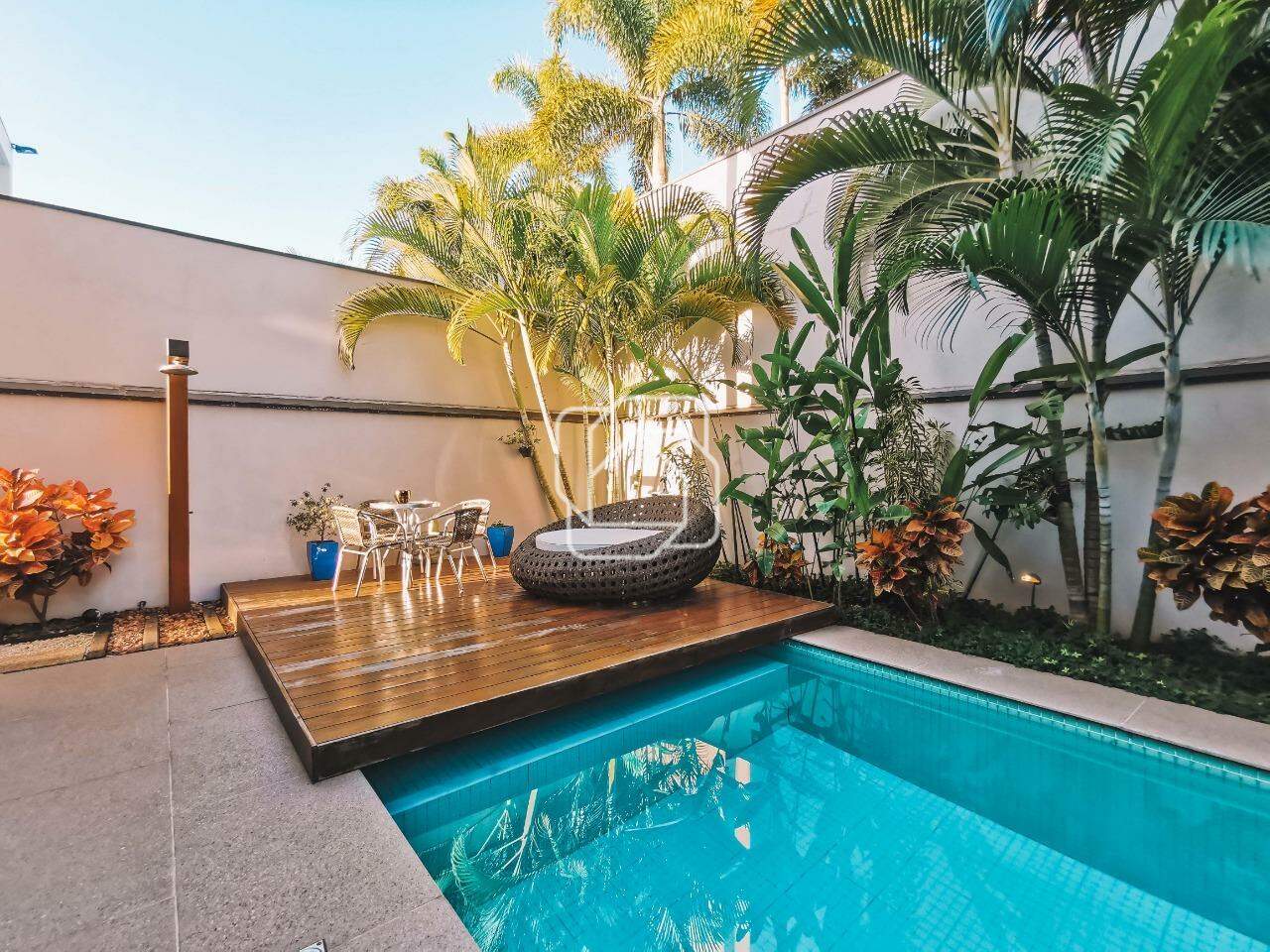 Casa de Condomínio para aluguel em Indaiatuba - SP - Jardim Vila Paradiso: Deck de madeira, piscina