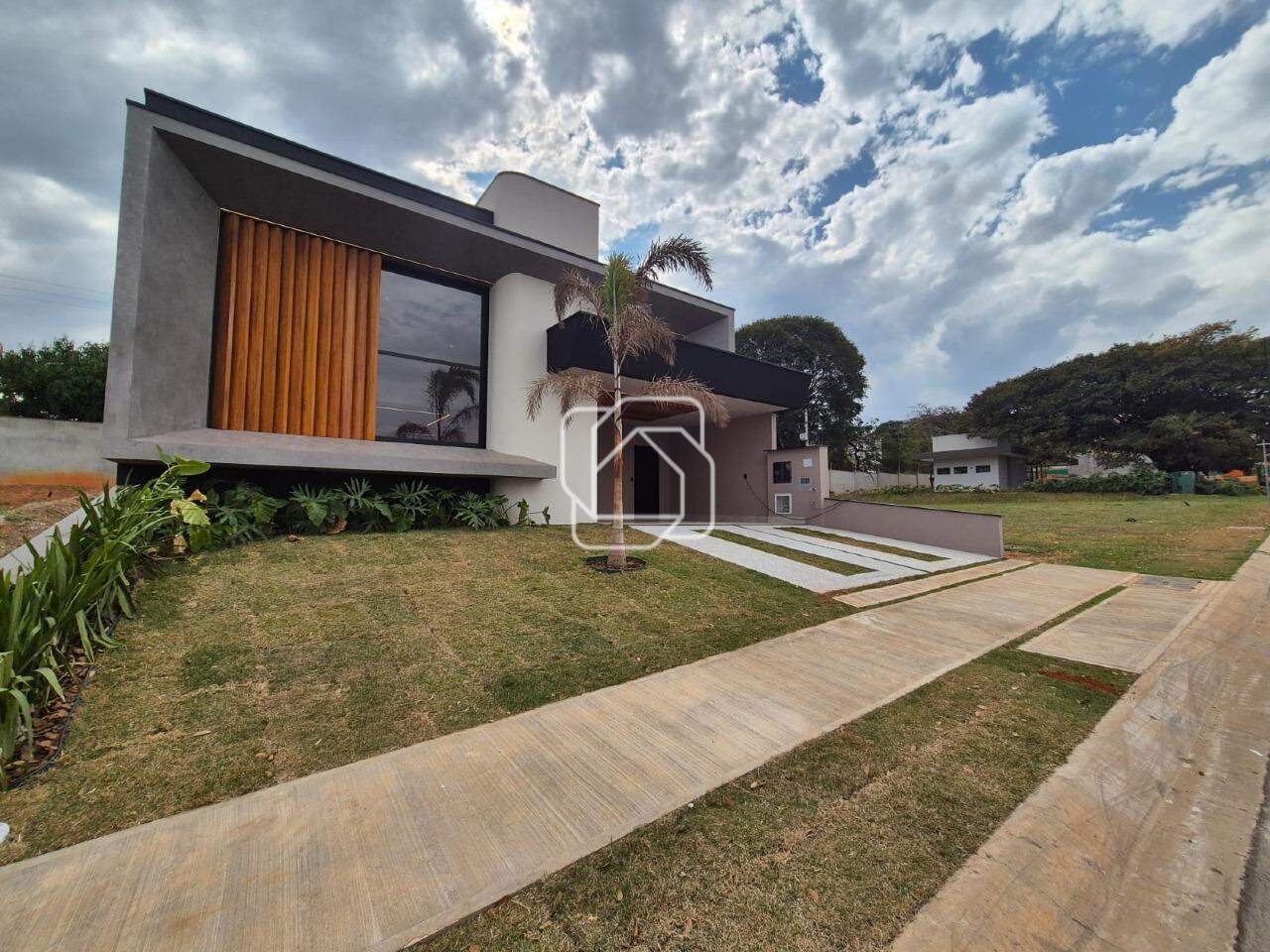 Casa de Condomínio à venda em Indaiatuba - SP - Jardim Villa Sapezal: Fachada