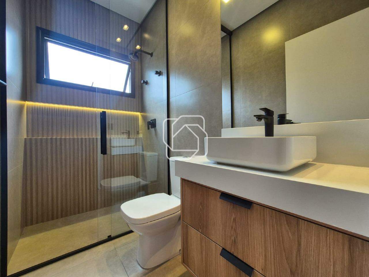 Casa de Condomínio à venda em Indaiatuba - SP - Jardim Villa Sapezal: Banheiro