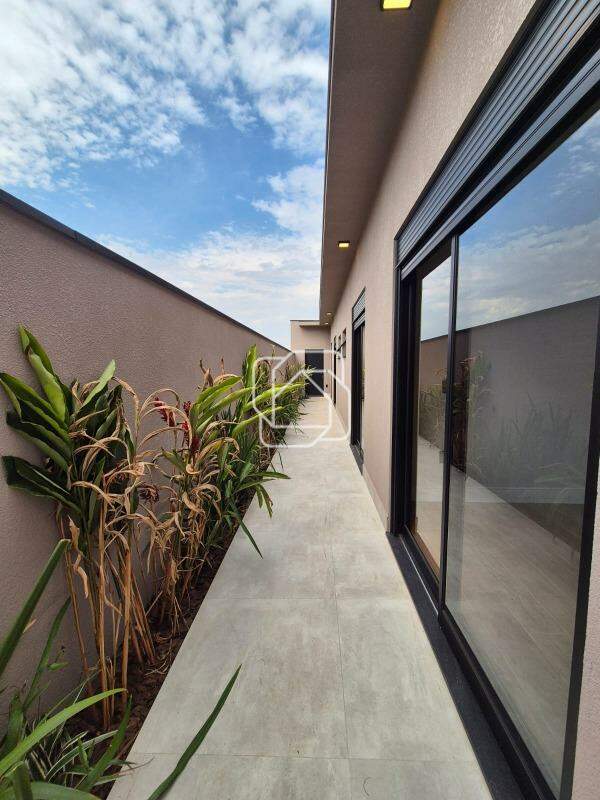 Casa de Condomínio à venda em Indaiatuba - SP - Jardim Villa Sapezal: Corredor externo