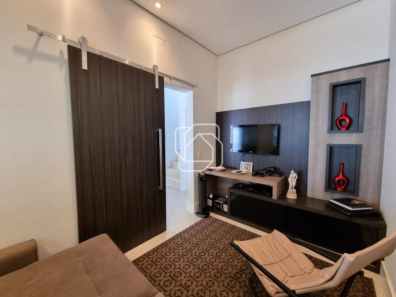 Casa de Condomínio para aluguel em Indaiatuba - SP - Residencial Beira da Mata: Sala de TV