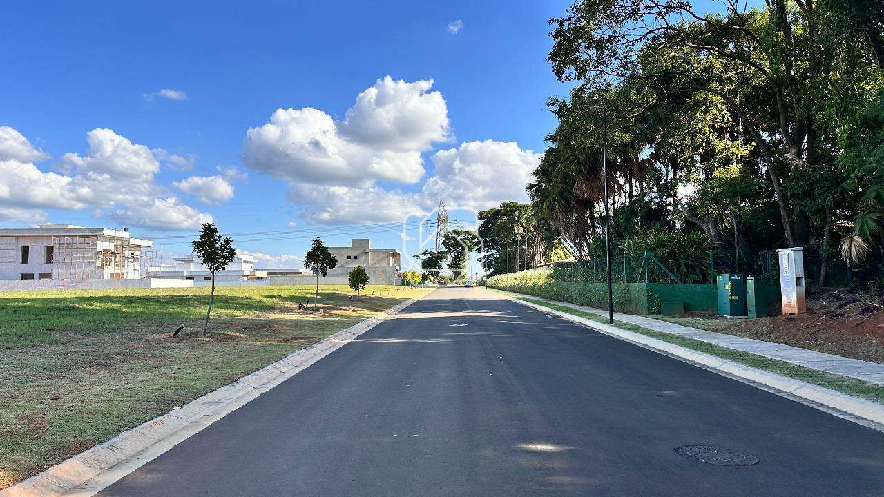 Terreno à venda em Indaiatuba - SP - Jardim Villa Sapezal: Rua do terreno