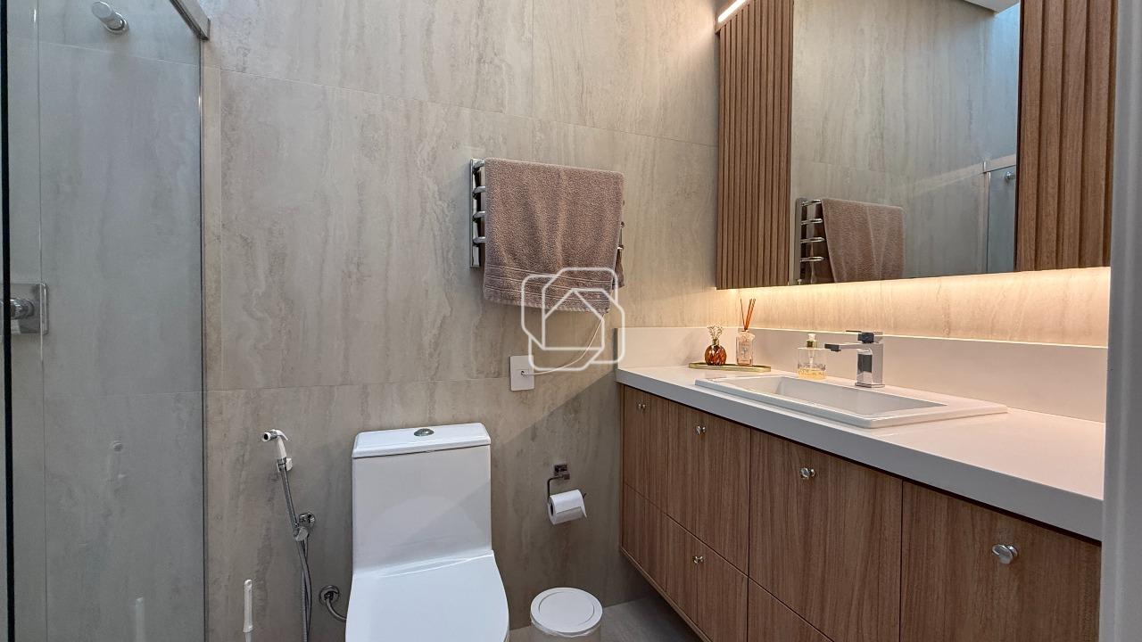 Casa de Condomínio à venda em Indaiatuba - SP - Parque Villa dos Pinheiros: Banheiro