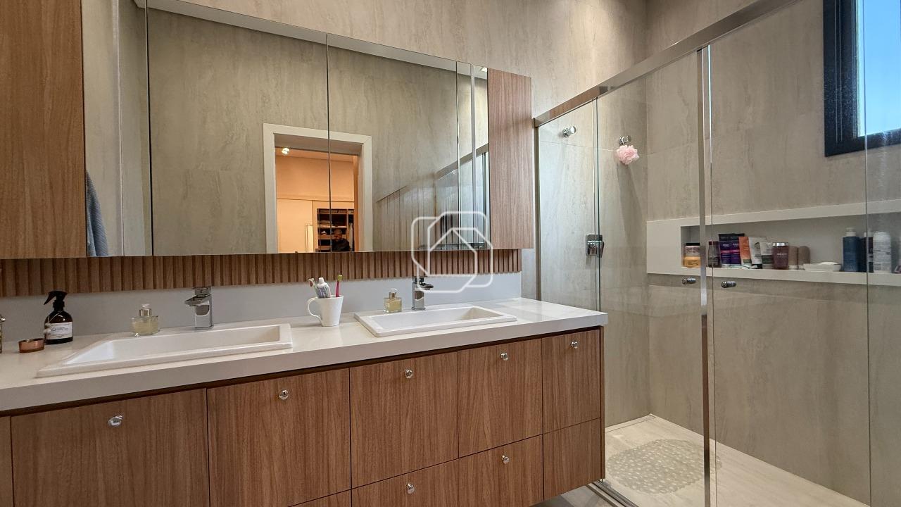 Casa de Condomínio à venda em Indaiatuba - SP - Parque Villa dos Pinheiros: Banheiro