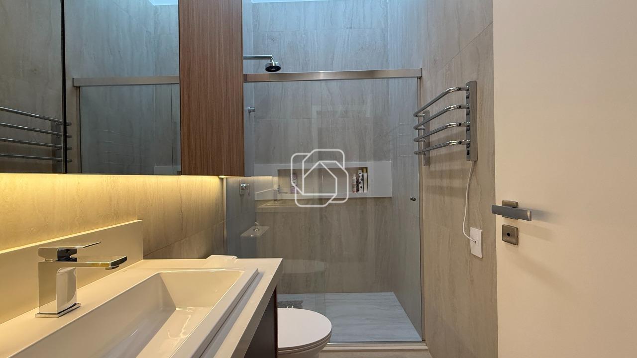 Casa de Condomínio à venda em Indaiatuba - SP - Parque Villa dos Pinheiros: Banheiro