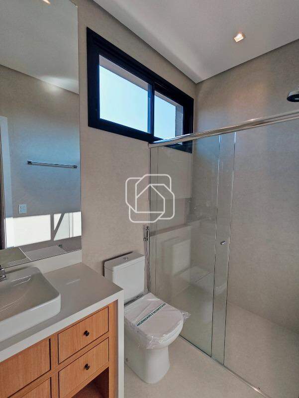 Casa de Condomínio à venda em Indaiatuba - SP - Parque Villa dos Pinheiros: Banheiro