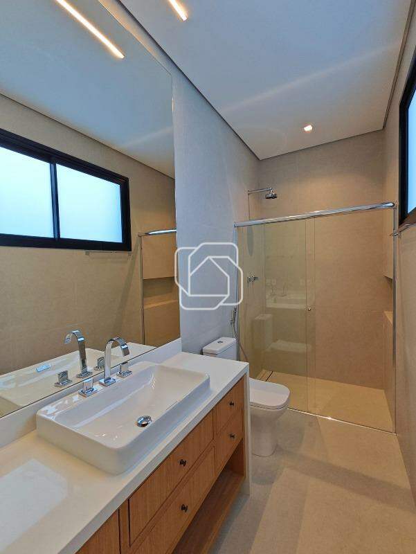 Casa de Condomínio à venda em Indaiatuba - SP - Parque Villa dos Pinheiros: Banheiro