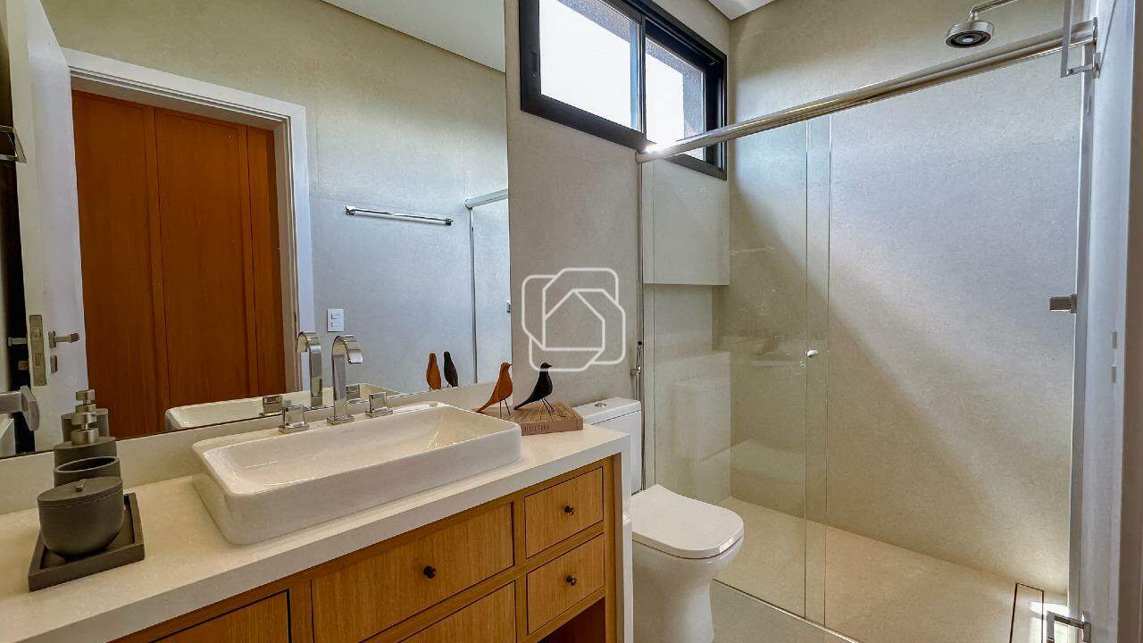 Casa de Condomínio à venda em Indaiatuba - SP - Parque Villa dos Pinheiros: Banheiro
