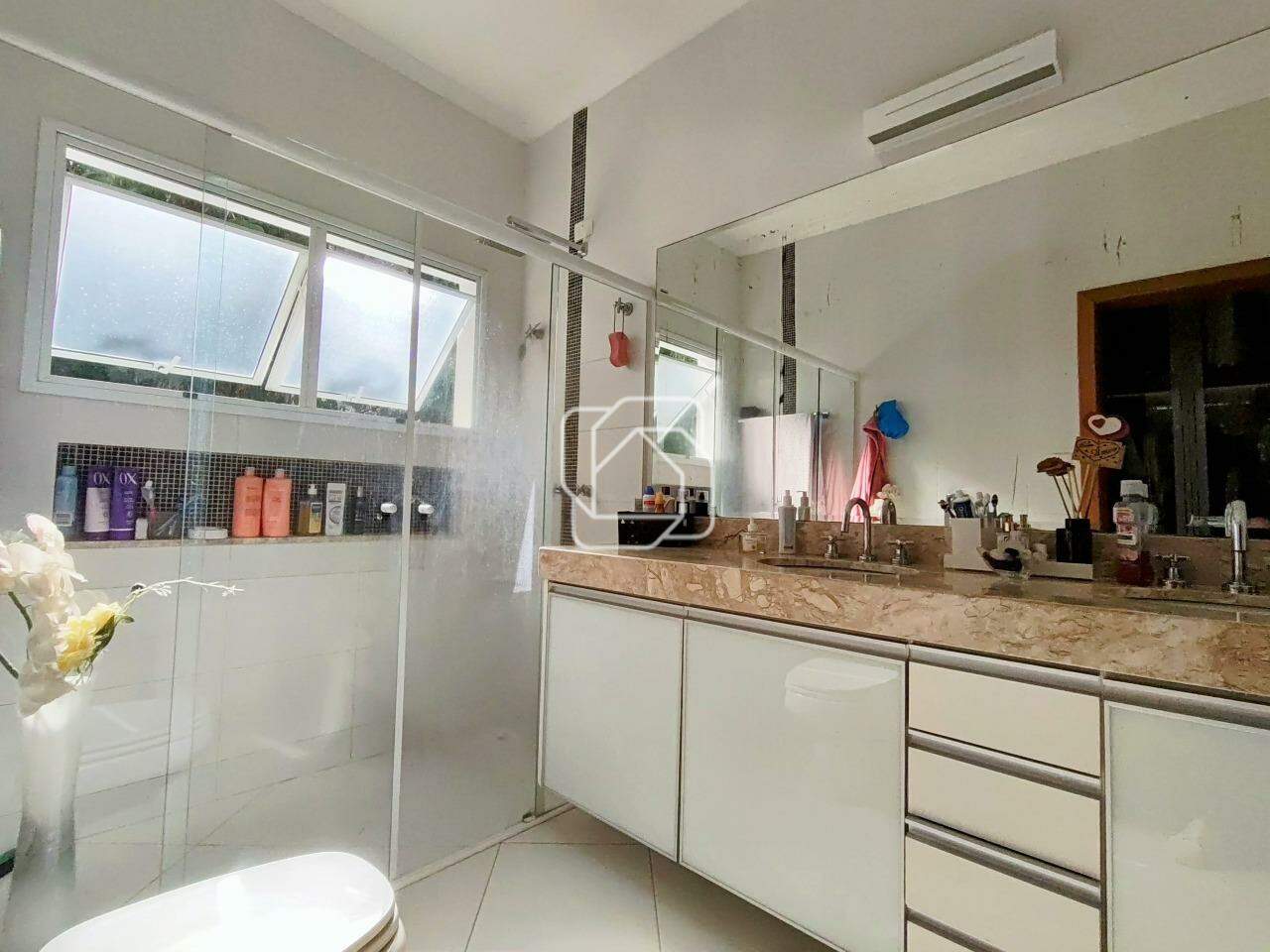 Casa de Condomínio à venda em Itu - SP - Aldeia de Espanha: Banheiro da suíte master