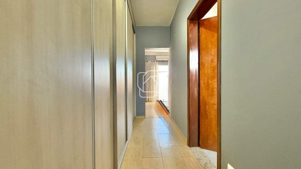 Casa de Condomínio à venda em Indaiatuba - SP - Jardim Portal dos Ipês: Corredor