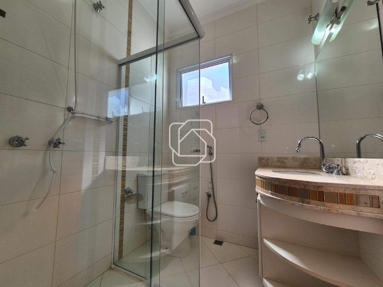Casa de Condomínio à venda em Indaiatuba - SP - Jardim Residencial Villa Suíça: Banheiro