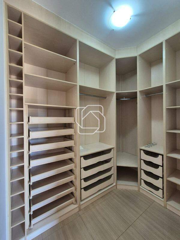 Casa de Condomínio à venda em Indaiatuba - SP - Jardim Residencial Villa Suíça: Closet