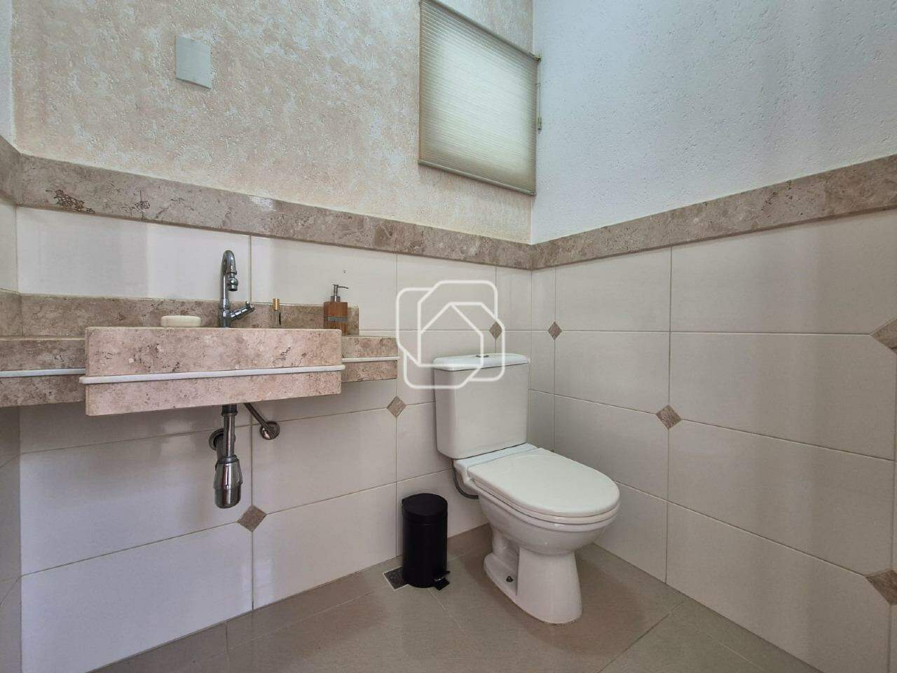 Casa de Condomínio à venda em Indaiatuba - SP - Jardim Residencial Villa Suíça: Lavabo