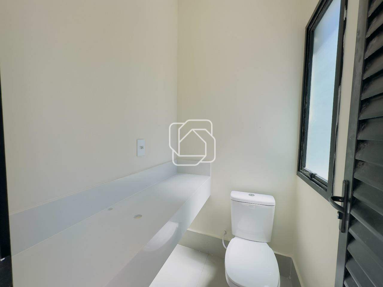 Casa de Condomínio para aluguel em Itu - SP - Condomínio Gardenville: Lavabo
