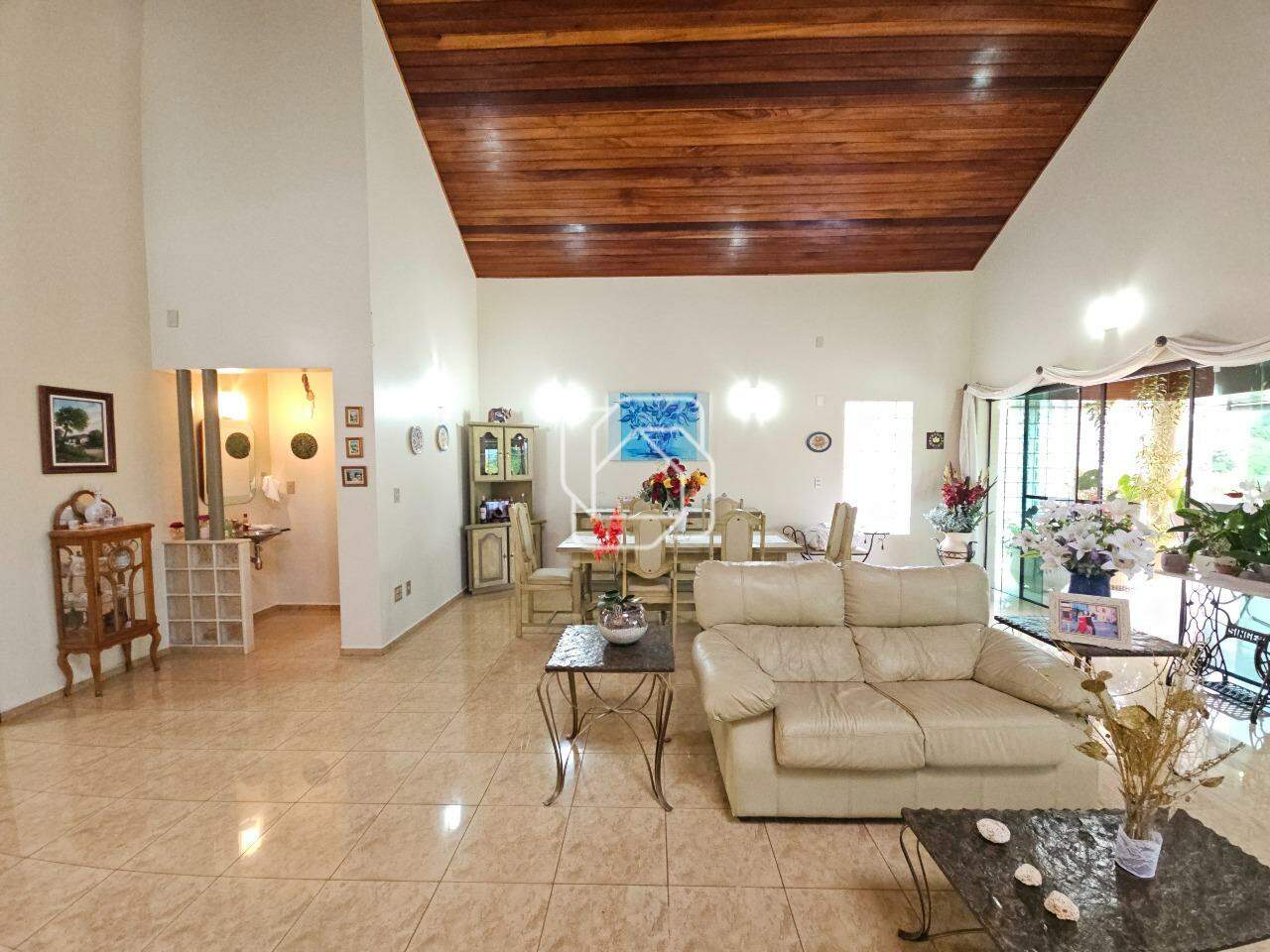 Casa de Condomínio à venda em Indaiatuba - SP - Colinas do Mosteiro de Itaici: Sala de estar
