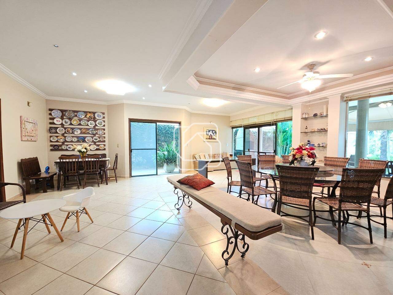 Casa de Condomínio à venda em Indaiatuba - SP - Colinas do Mosteiro de Itaici: Sala de almoço