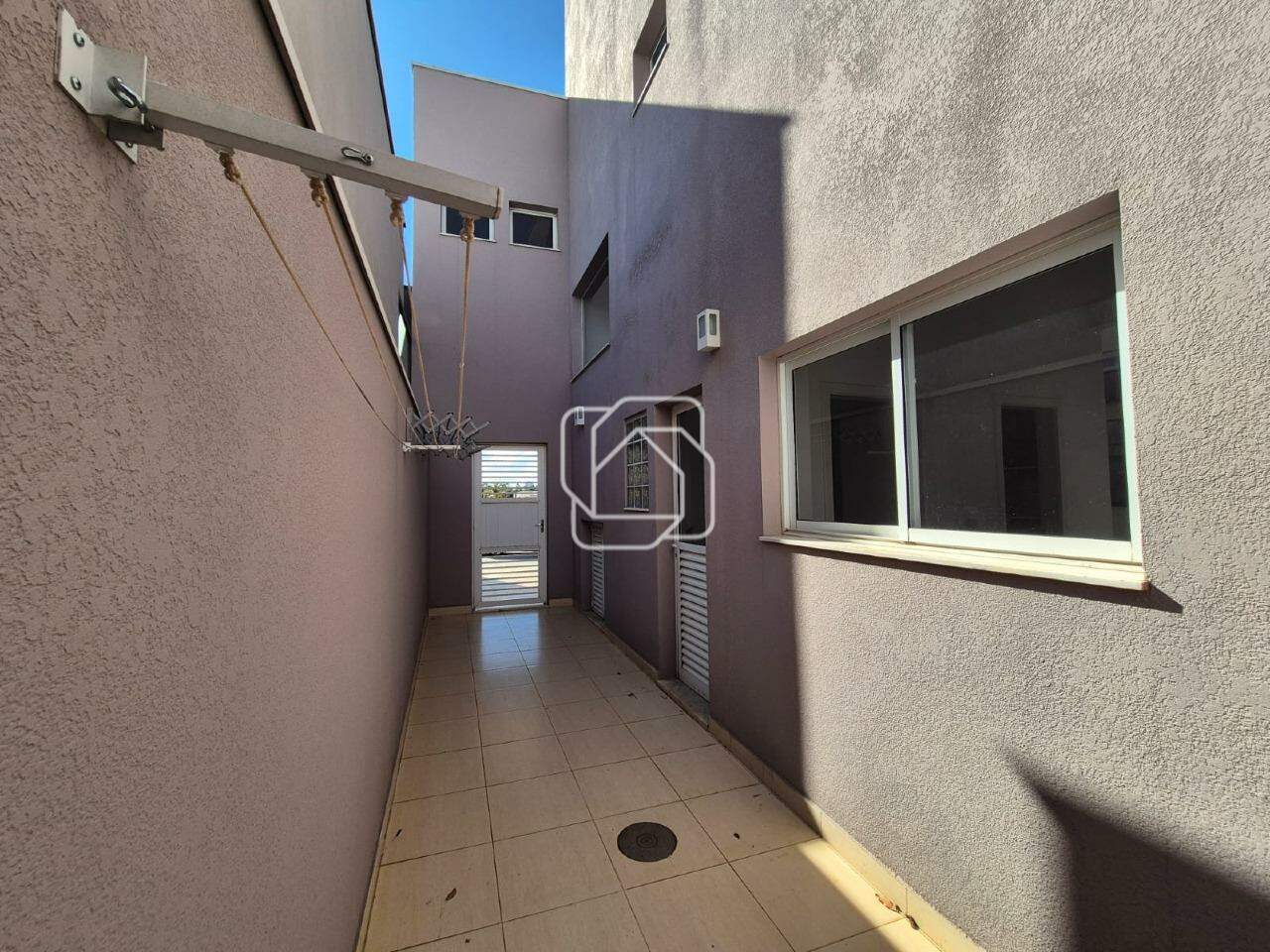 Casa de Condomínio à venda em Indaiatuba - SP - Jardim Residencial Maria Dulce: Corredor externo