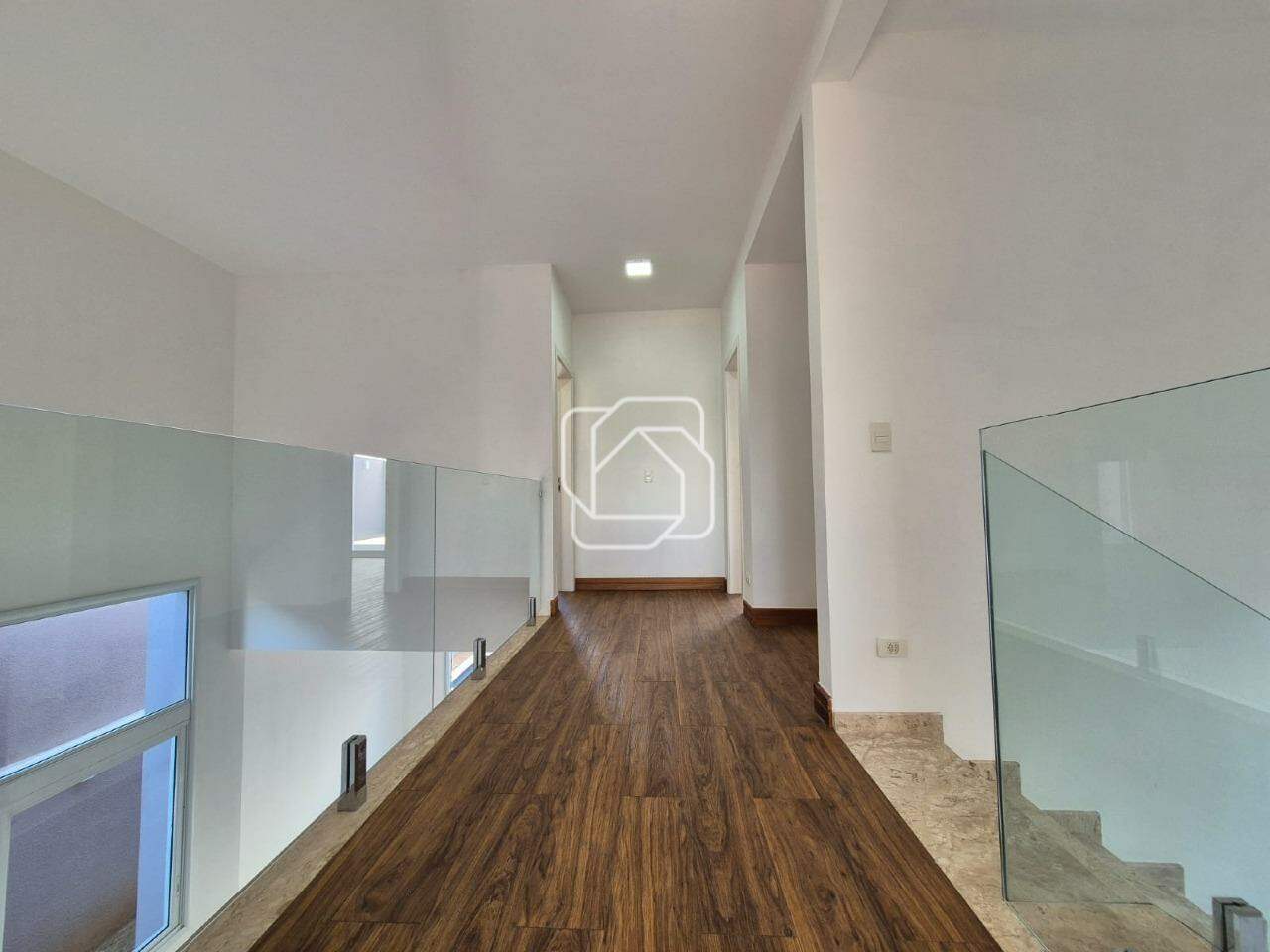 Casa de Condomínio à venda em Indaiatuba - SP - Jardim Residencial Maria Dulce: Corredor do piso superior