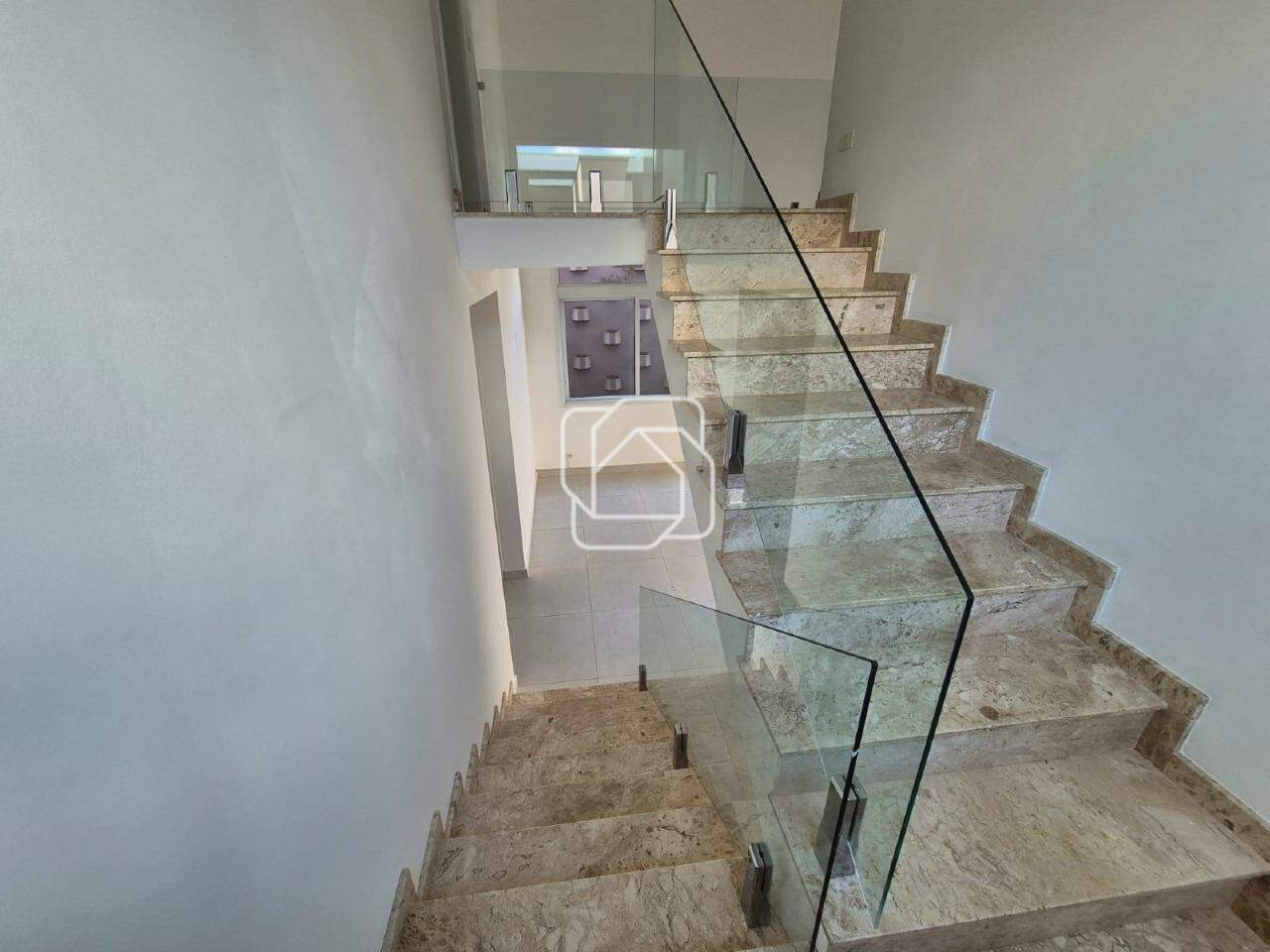 Casa de Condomínio à venda em Indaiatuba - SP - Jardim Residencial Maria Dulce: Escadas