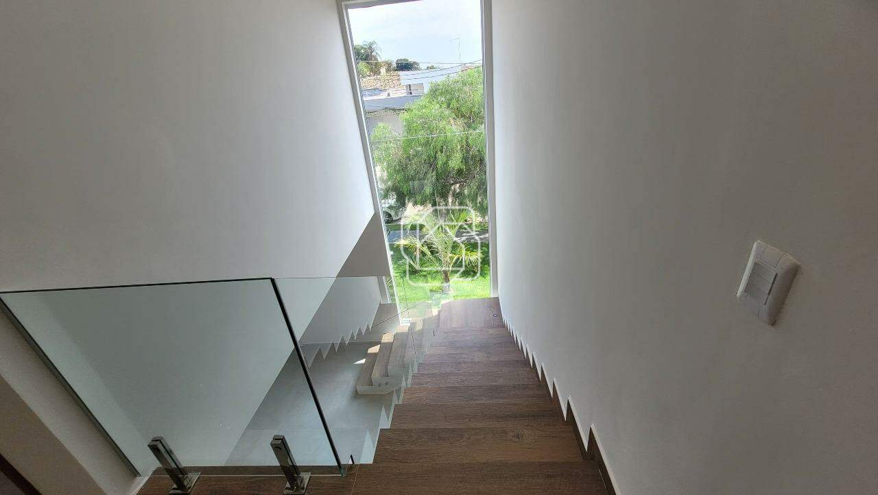 Casa de Condomínio à venda em Indaiatuba - SP - Jardim Residencial Alto de Itaici: Escadas