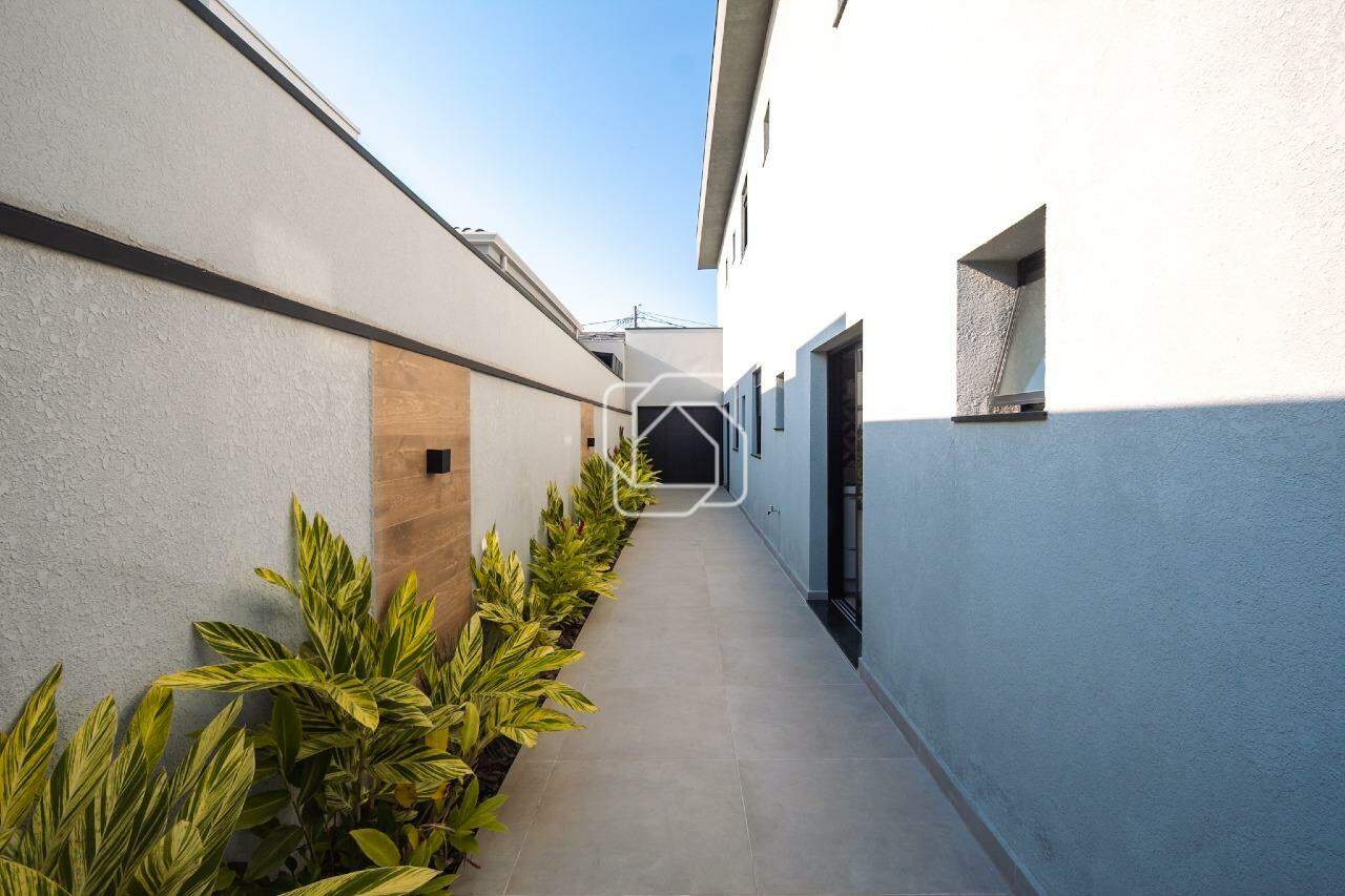 Casa de Condomínio à venda em Indaiatuba - SP - Helvetia Park: Corredor lateral