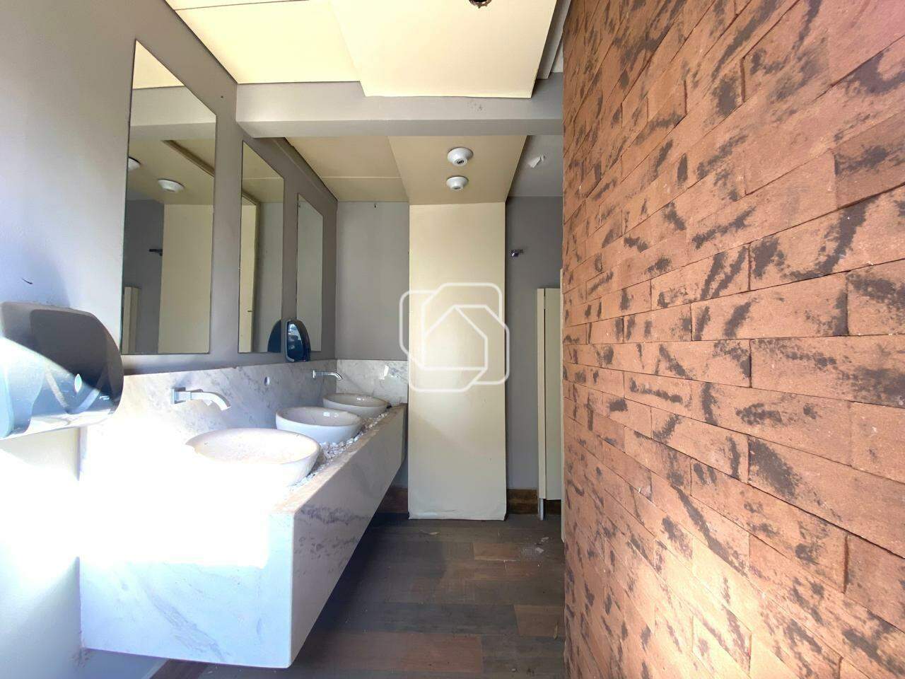 Casa para aluguel em Indaiatuba - SP - Itaici: Banheiro área externa Feminino