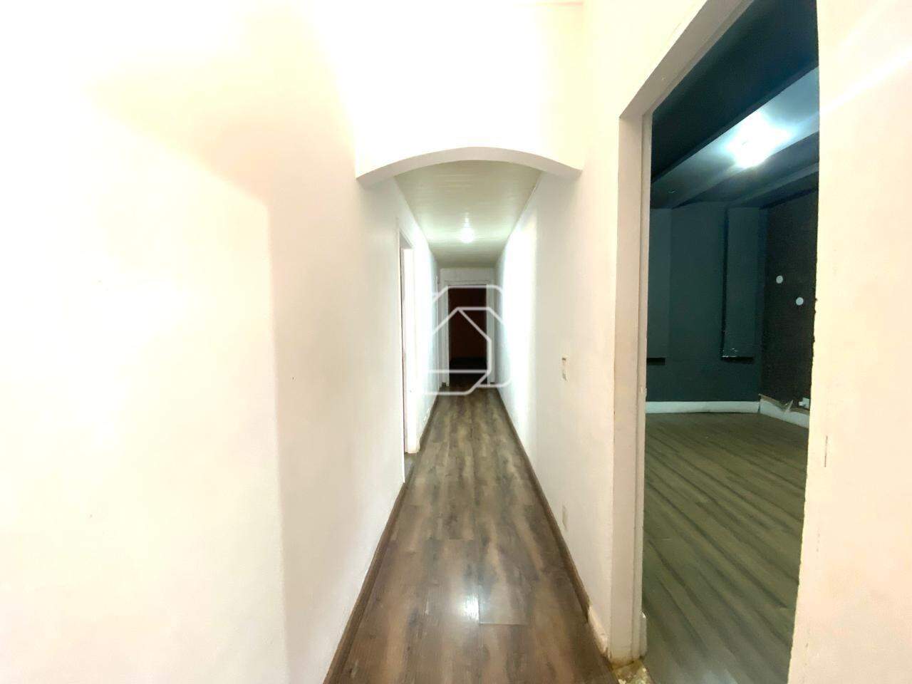 Casa para aluguel em Indaiatuba - SP - Itaici: Corredor interno
