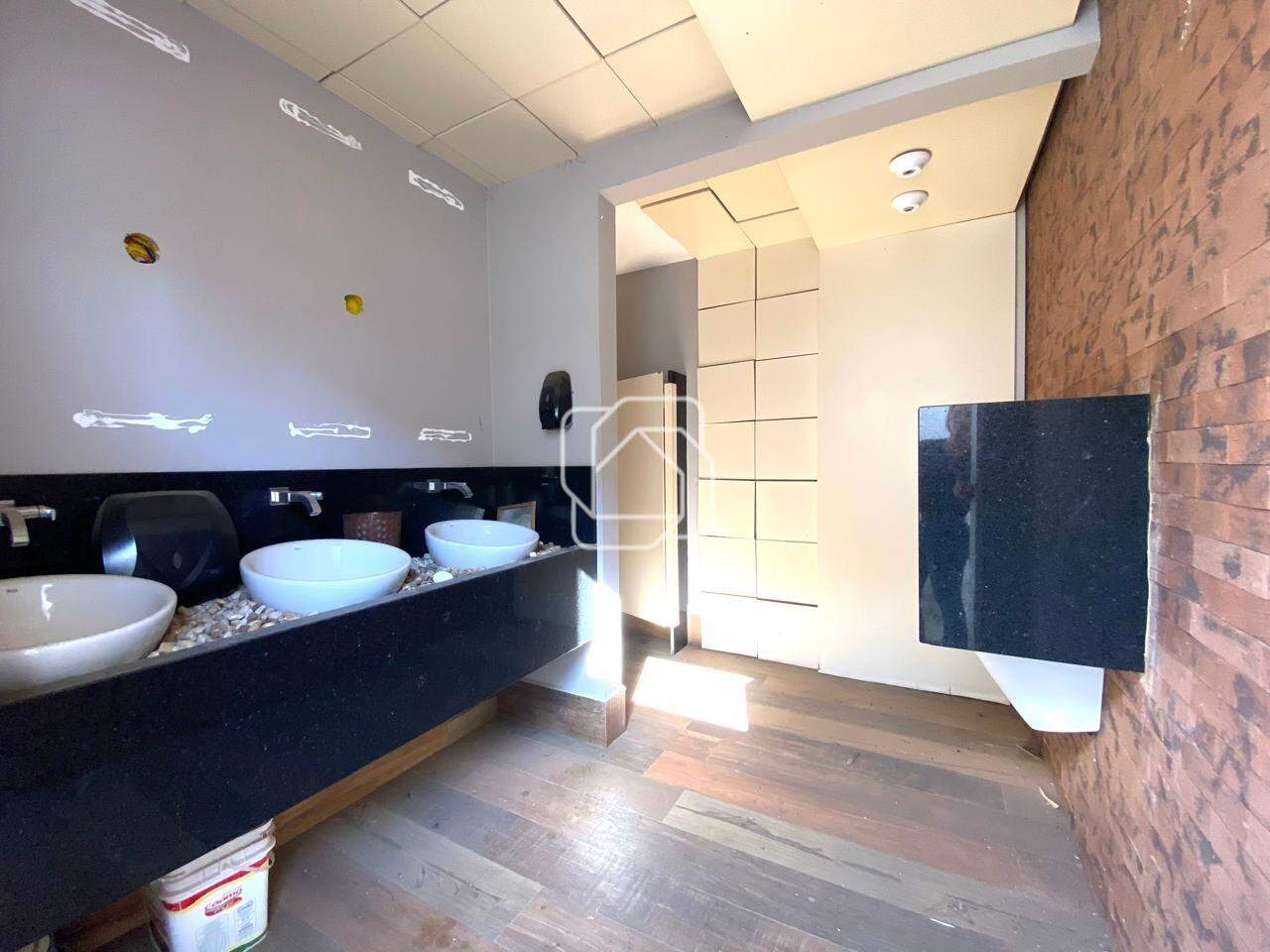 Casa para aluguel em Indaiatuba - SP - Itaici: Banheiro área externa  Masculino
