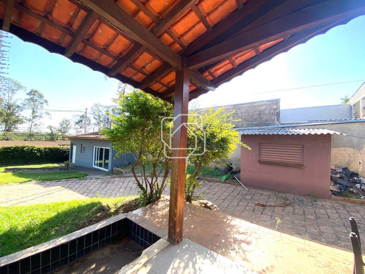 Casa para aluguel em Indaiatuba - SP - Itaici: quintal