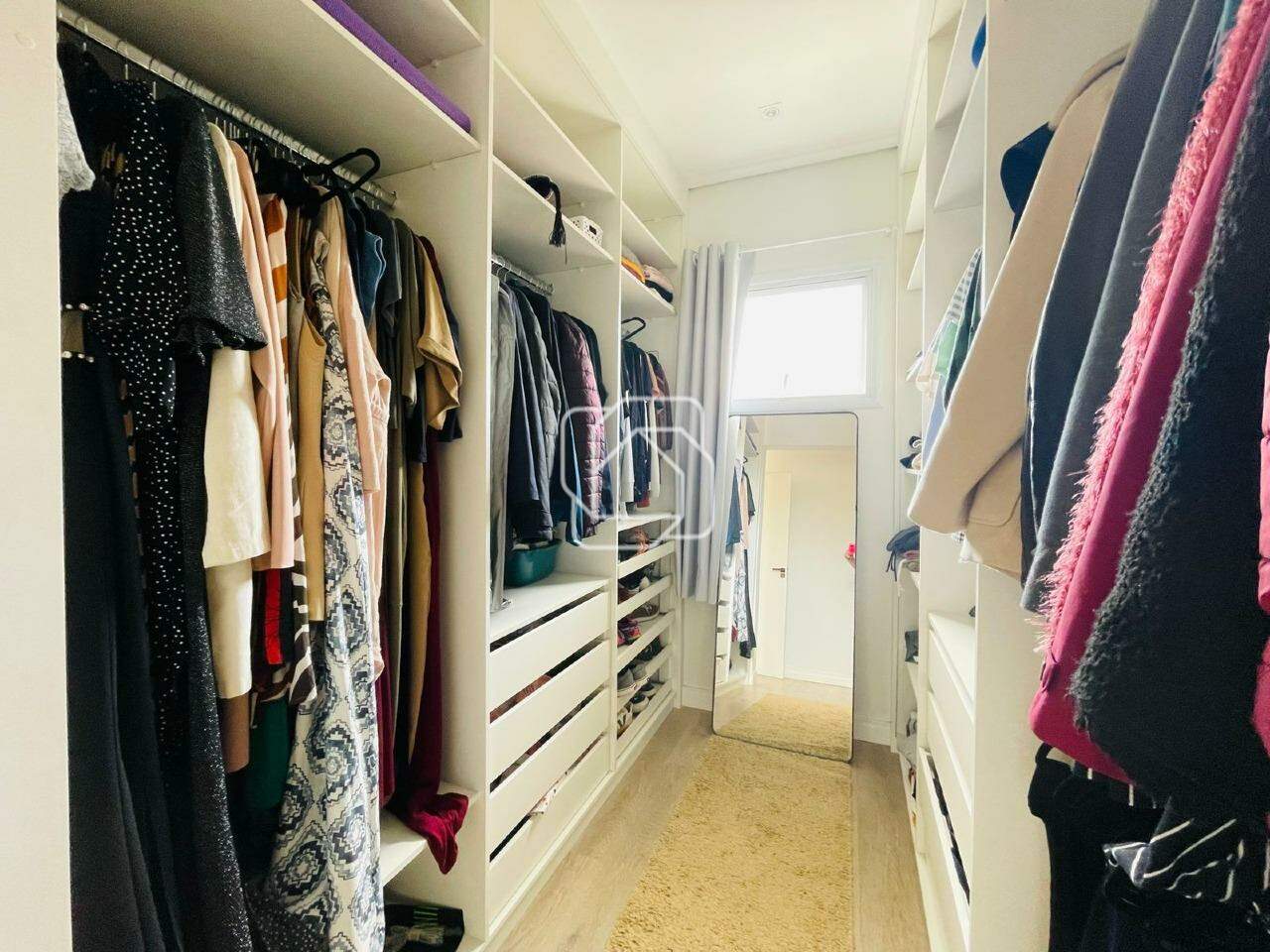 Casa de Condomínio à venda em Itu - SP - Condomínio Gardenville: Closet da Suíte