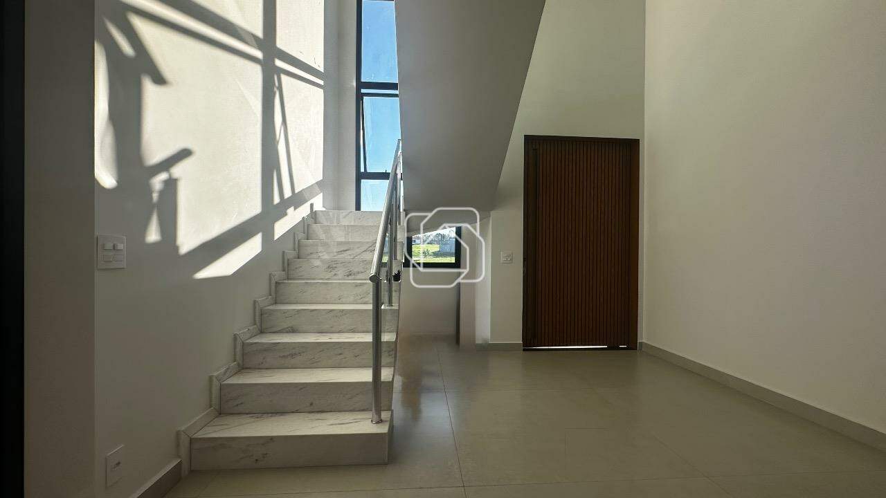 Casa de Condomínio à venda em Indaiatuba - SP - Residencial London Park: Acesso ao piso superior