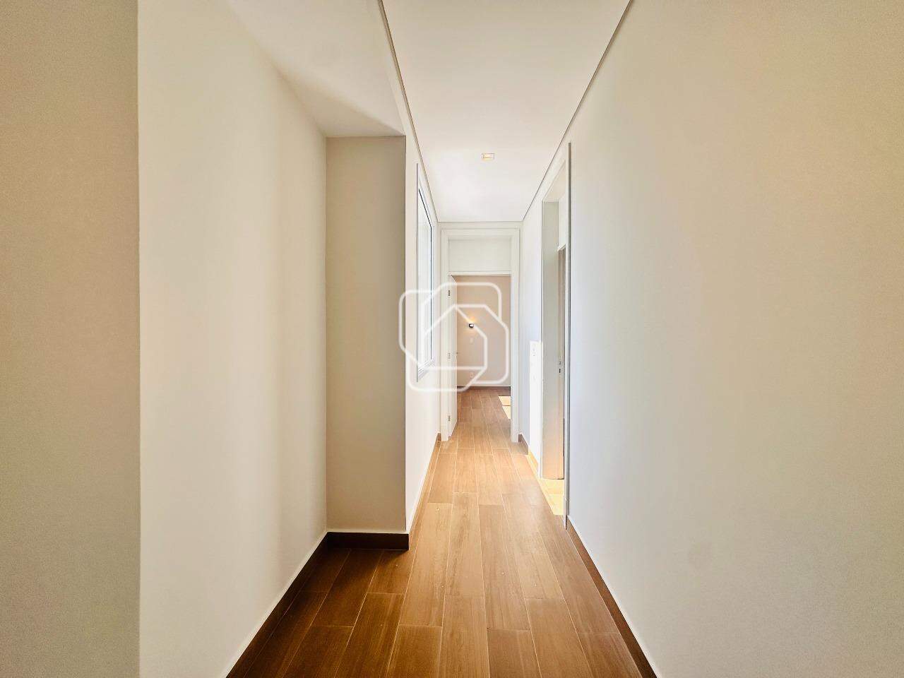 Casa de Condomínio à venda em Indaiatuba - SP - Parque Villa dos Pinheiros: Corredor