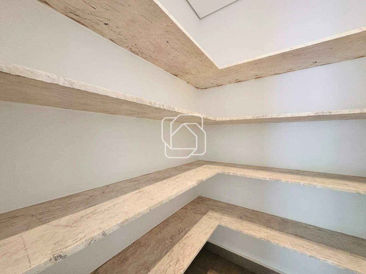 Casa de Condomínio à venda em Indaiatuba - SP - Parque Villa dos Pinheiros: Despensa