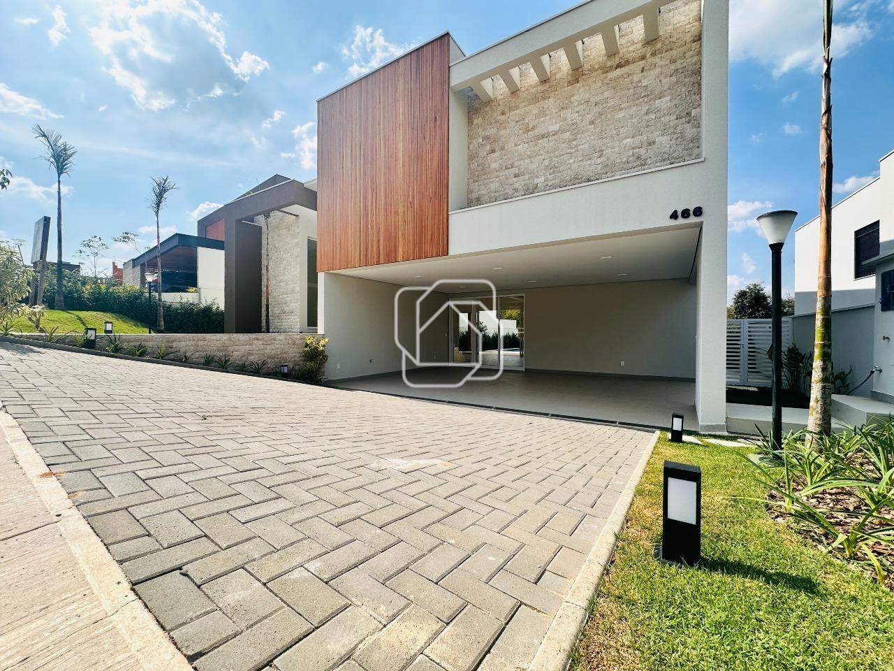 Casa de Condomínio à venda em Indaiatuba - SP - Parque Villa dos Pinheiros: Fachada