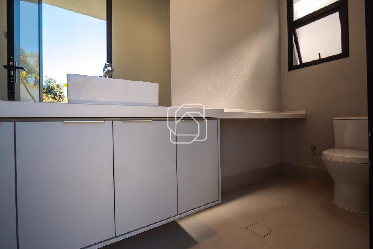 Casa de Condomínio à venda em Indaiatuba - SP - Parque Villa dos Pinheiros: Banheiro