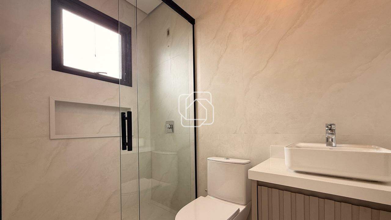 Casa de Condomínio à venda em Indaiatuba - SP - Jardim Villa Sapezal: Banheiro